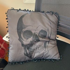 ☀️ 3/$15 sale Sourpuss Skull Pillow